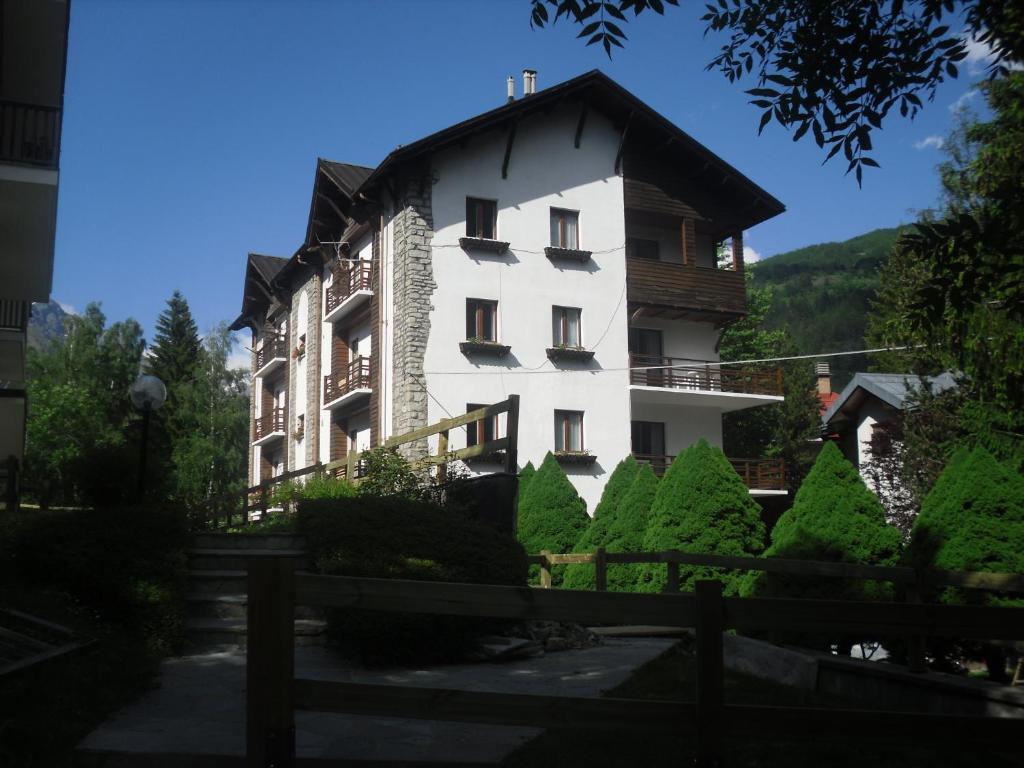 Pensione Bianca Bardonecchia Buitenkant foto